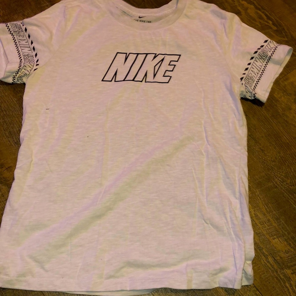Grayish white Nike tee